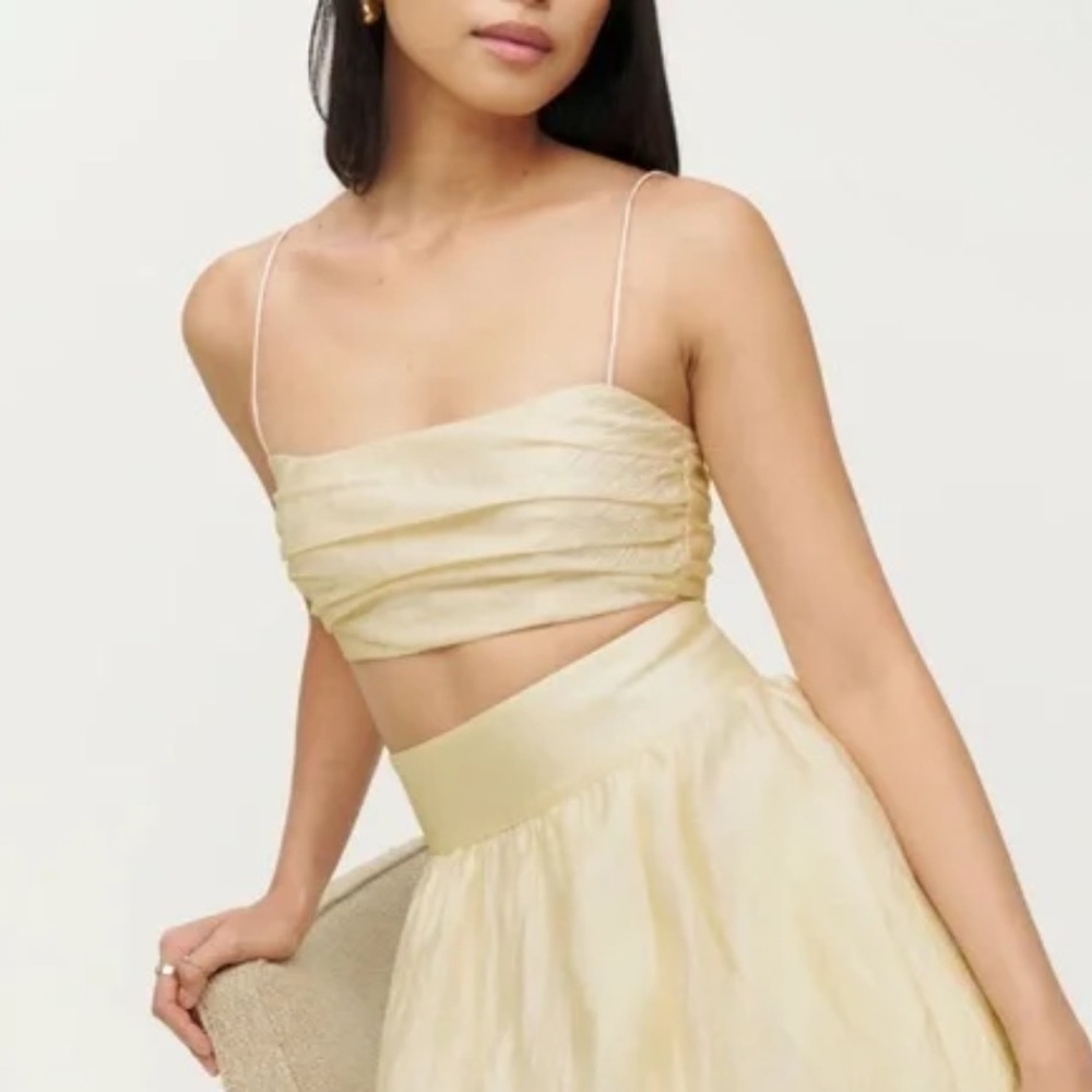 NWT Reformatjon Carlow pleated crop top - Picture 2 of 5